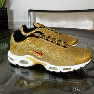 Nike Air Max Plus Metallic Gold Sneakers Sz 11.5
